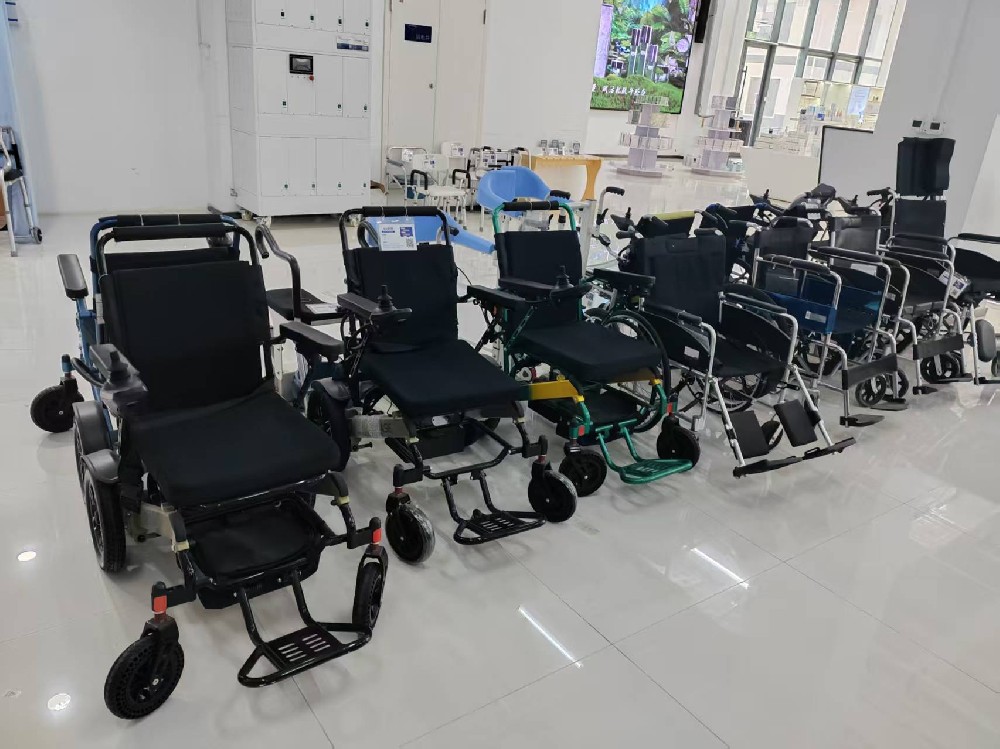 智能电动轮椅全自动时代：当轮椅学会“···